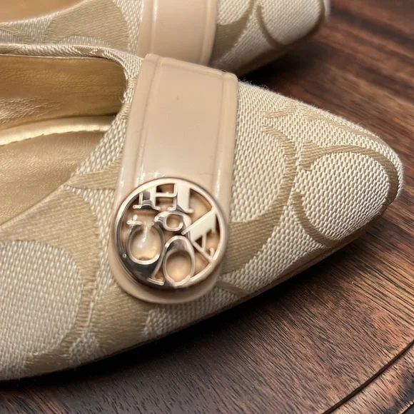 EUC - Preloved Coach Onida Flats, Size 7M US. - Picture 4 of 16